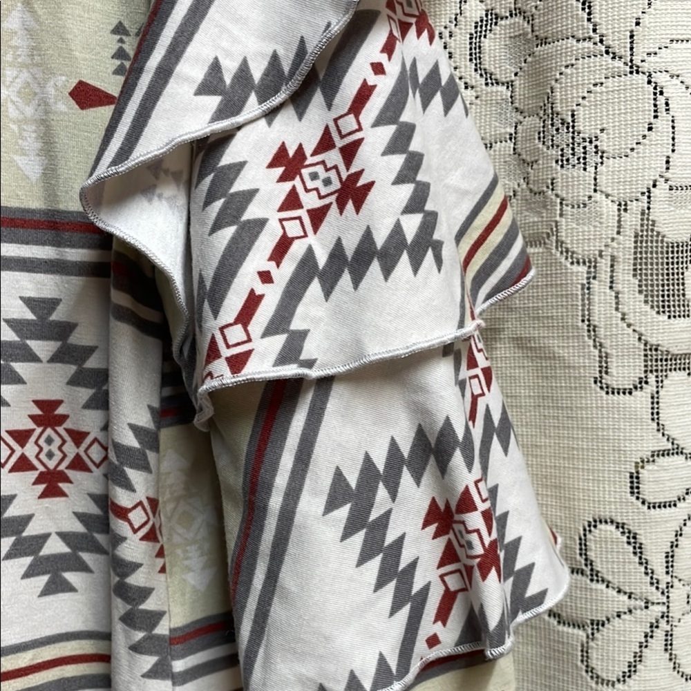 Patterned Ruffle Sleeve Dress - Picture 4 of 5